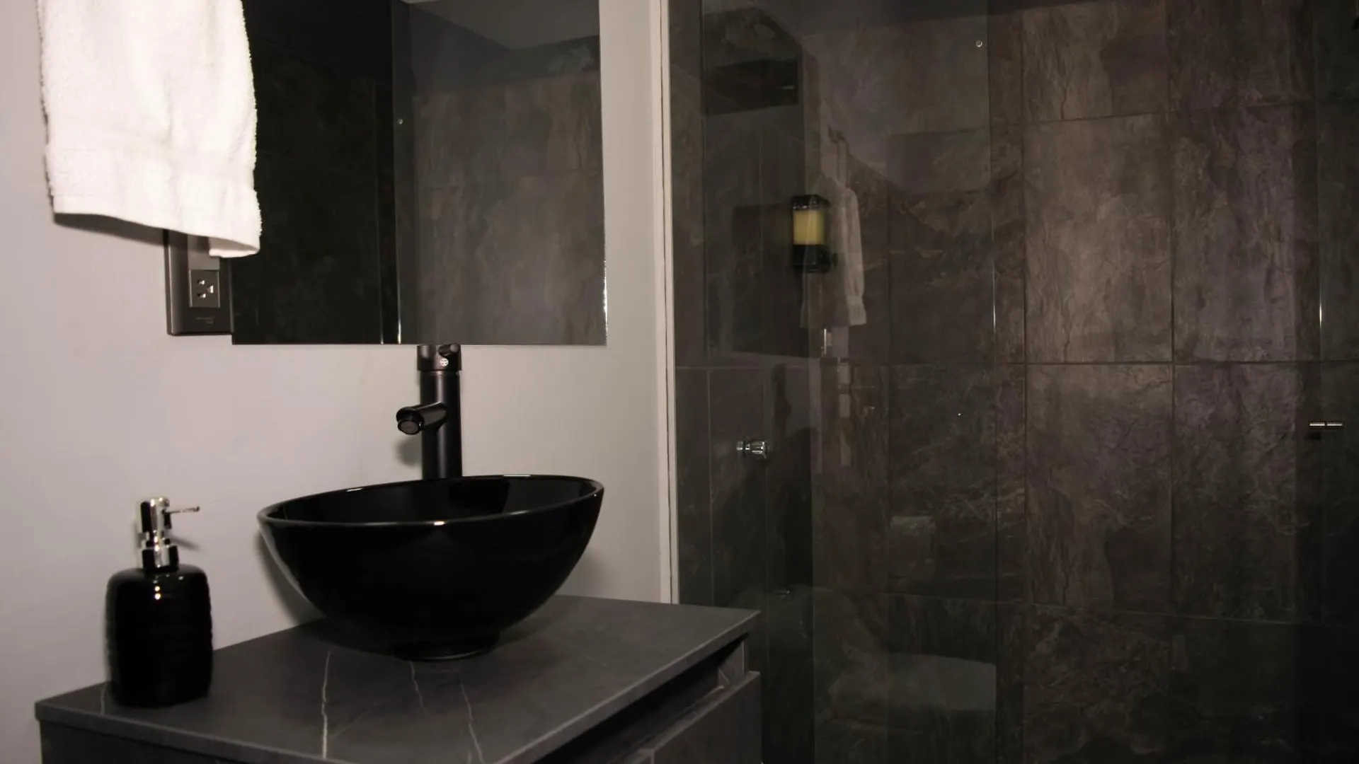 200 Comodo Aparta-Estudio Laureles Medellin Colombia